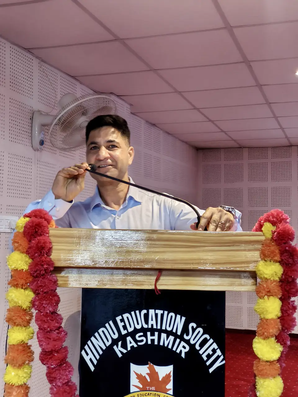 Cdr Naveen Pandita speaking at Hindu Education Society Kashmir podium