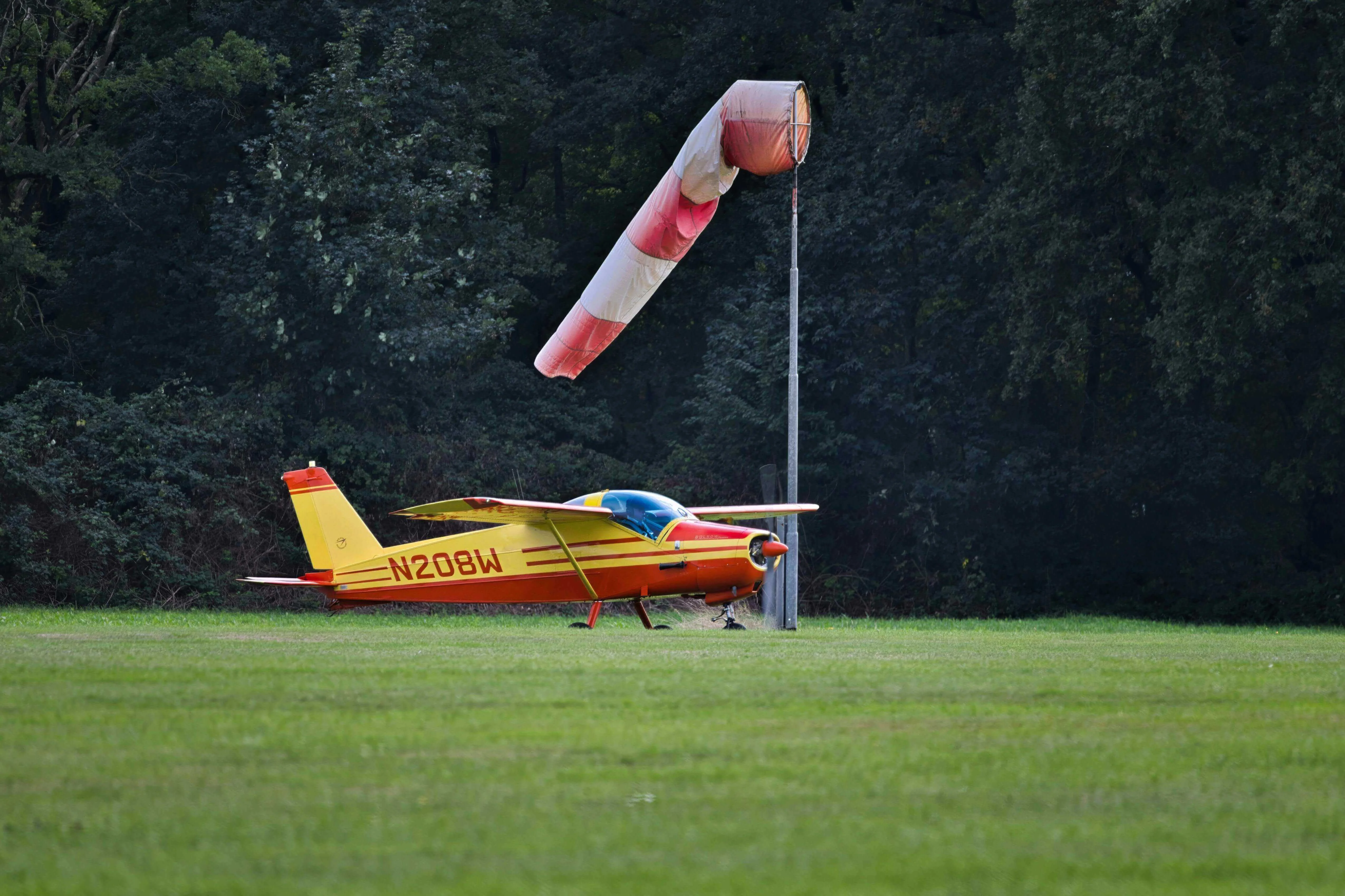 Pilot Training on Grass Fields vs Recognised Runways: What's the Difference?